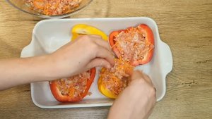 Перец фаршированный булгуром и фаршем