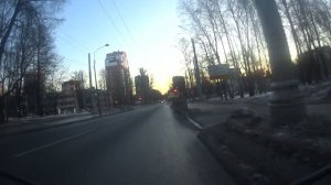 Еду на велосипеде по Институтскому проспекту.
