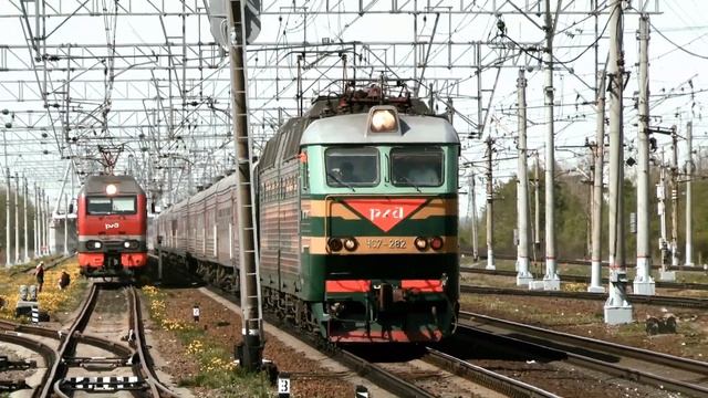 Электровоз ЧС7-282 с пассажирским / Elloc ChS7-282 with passenger train смотреть онлайн