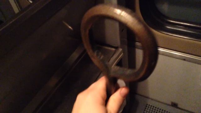 Что будет если в унитаз поезда бросить лом? смотреть онлайн