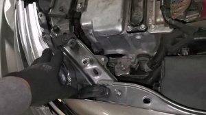 Toyota Auris - how to change a headlight bulb HIR2