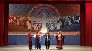 Семейный ансамбль Чернышовых (ст.Кутейниковская, Ростовская обл.) - У ворот сосёночка стояла