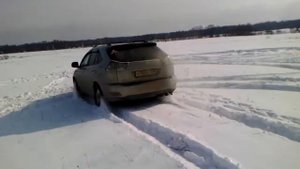 Lexus rx 330 в не глубоком снегу