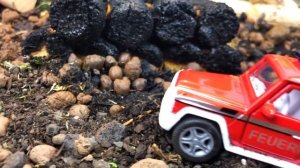 Мультики про машинки. Пожарные машинки тушат пожар на заводе