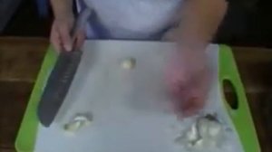 How to Mince Garlic; How to Peel and Chop Garlic - What is minced garlic? Garlic Minced!