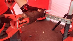 Аккумуляторная сабельная пила Milwaukee M18 FSX