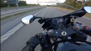 Suzuki gsxr the real ghost rider !! bmw yamaha  #gsxr #bmw