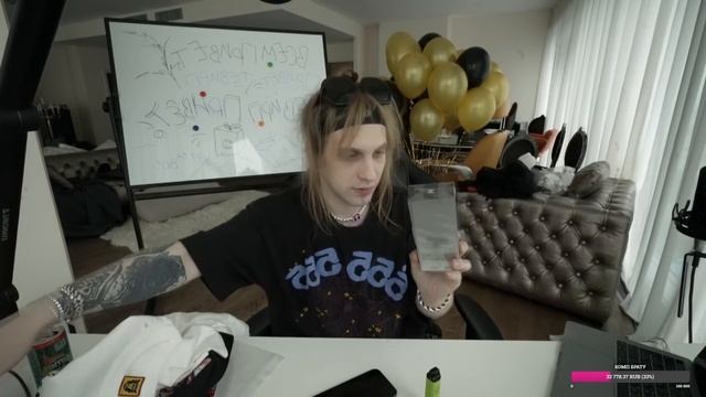 PLOHOYPAREN РАСПАКОВЫВАЕТ ПОДАРКИ НА ДЕНЬ РОЖДЕНИЯ// ДИОР ЗА 155.000 РУБЛЕЙ// PLOHOYPAREN STREAM смотреть онлайн