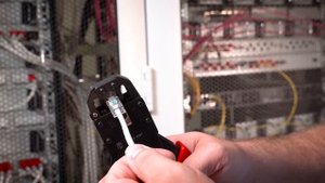 Кримпер JT-03 (КВТ) с тремя встроенными модулями для обжима RJ-разъемов