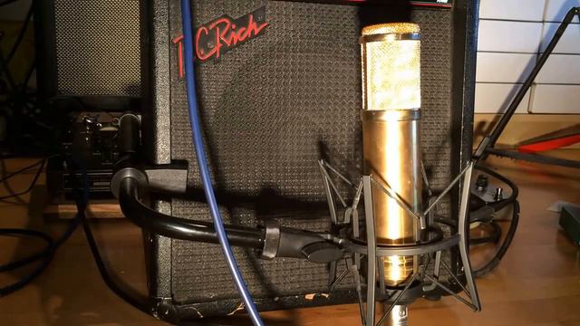 B.C. Rich Tube Devastator small amp смотреть онлайн