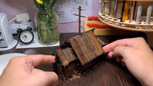 Битумный лак для состаривания в макетах деревянного зодчества