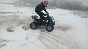 Дрифт на квадроцикле зимой))