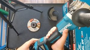 Odpiranje in pregled Makita DGA519Z akumulatorski kotni brusilnik