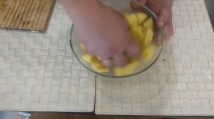 Кролик в сметане с картошкой. Рецепт кролика. Тушеный кролик. Соус из кролика.