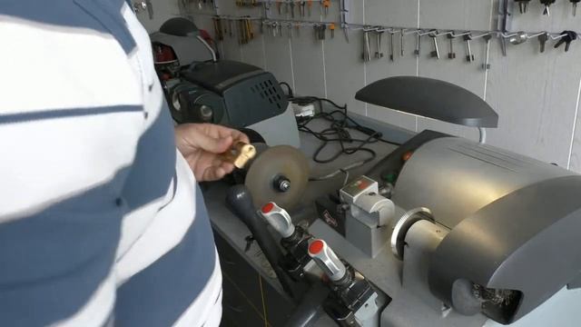 Как подобрать заготовку для изготовления копии английского ключа смотреть онлайн