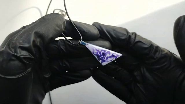 Стильный кулон из эпоксидной смолы ручной работы✨