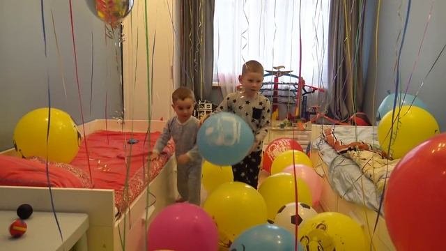 Целая комната Воздушных шариков Ищем и лопаем Шары с Сюрпризами