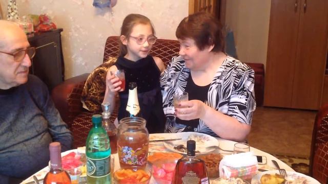 Ева Дзиваян поздравляет бабушку