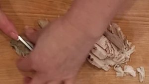 Супер БЕЛКОВЫЙ салат с куриной грудкой и зелёным горошком! Идеальный ужин!