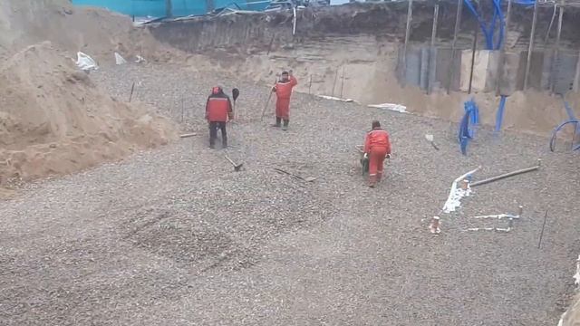 Как выровнять щебень по уровню