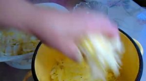 Маринованная капуста с морковью и чесноком.  Просто вкусно!