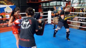 Тайский бокс. Наработка мидлкика на падах