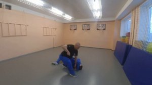 Прием бросок на 4 стороны от бокового удара ножом