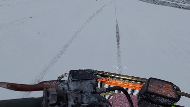 1991 Polaris 350L 4x4 pulling a sled, смотреть онлайн