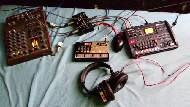 korg volca drum ..live loop sound -- techno drum mix-007 смотреть онлайн