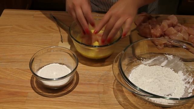 ЛИПКАЯ КУРОЧКА С КУНЖУТОМ смотреть онлайн