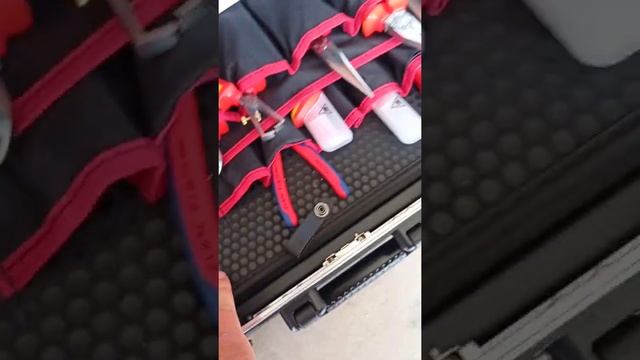 Выдали в Германии набор инструмента KNIPEX для монтажа смотреть онлайн