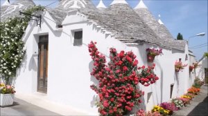 ИТАЛИЯ  Достопримечательности Апулии  Альберобелло, Трулли.  Улицы, экскурсия в жилой трулли