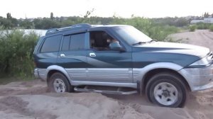SsangYong musso  в песке