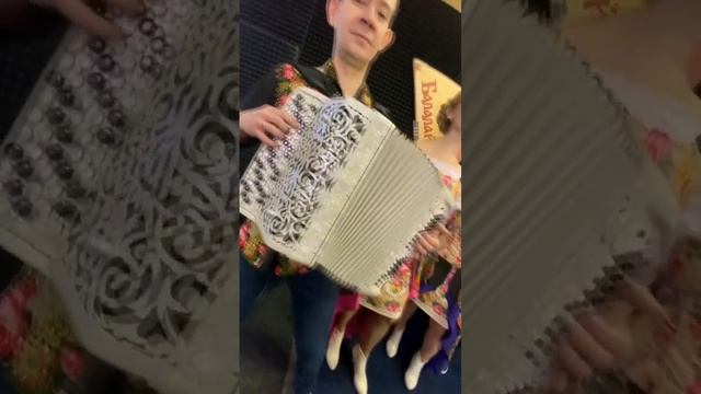 Народная группа на праздник . «Серые глаза» от Балалайка62! #shots #народныепесни #русскийстиль смотреть онлайн