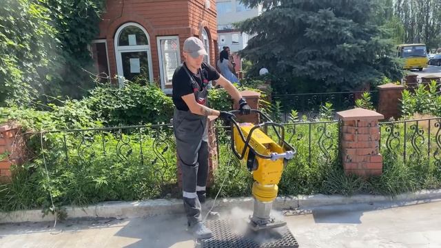 Электрическая вибротрамбовка Кентавр от Будпрокат. Эксплуатация.