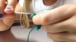 Вязание крючком. Урок 3. Как сплести 3-й ряд цепочки из воздушных петелек.