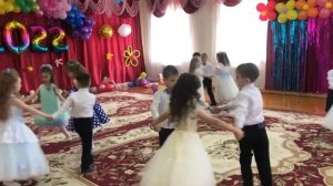 Прощальный танец выпускников «Не малыши»