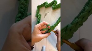 Не знаете,КАК СВЯЗАТЬ КОРЗИНУ ЁЛКУ на основе деревянного донышка в форме?Смотрите)