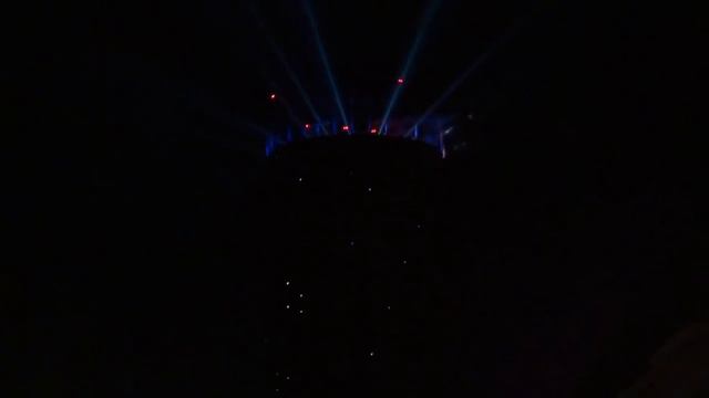 На башне "Исеть" загорелась корона из синих лучей смотреть онлайн