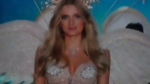 Akon - Angel at victoria secret's fashion show.avi