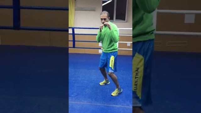 урок №5 -  защитное движение - уход в сторону. Тренер - Эмин Махмудов, мастер спорта по боксу смотреть онлайн