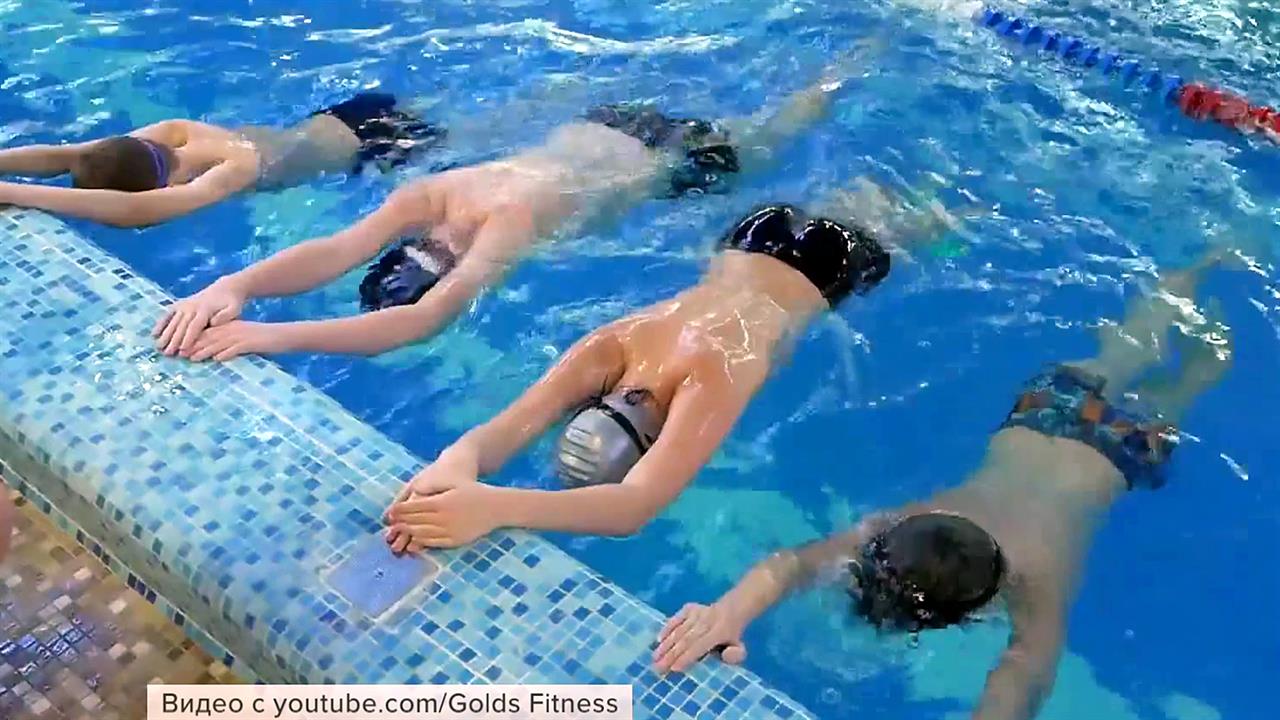 Хлорная вода в бассейне. Если пахнет хлором в бассейне. Чистый бассейн. Дети в бассейне. Раздражение на хлорку в бассейне.