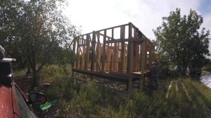 Строим каркасный дом. Часть 14. Выравнивание стены. Лаги потолка
