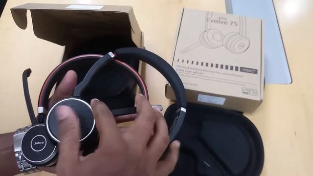 Jabra Evolve 65 VS Jabra Evolve 75 Bluetooth Headset Unboxing & Review in Tamil смотреть онлайн