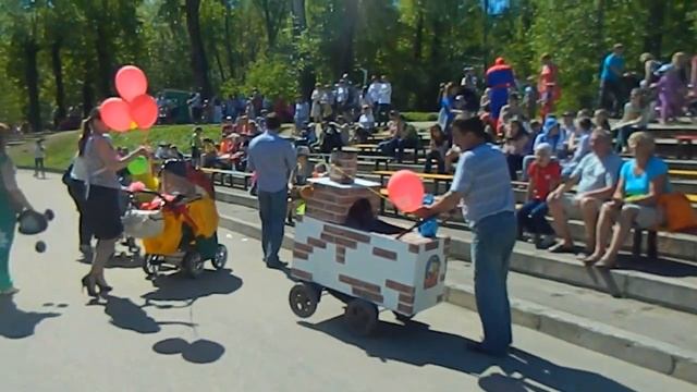Парад колясок. Наша "Чудо печка")))) смотреть онлайн