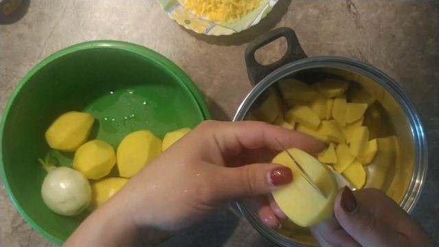 Грибы фаршированные с пюрешкой... классика