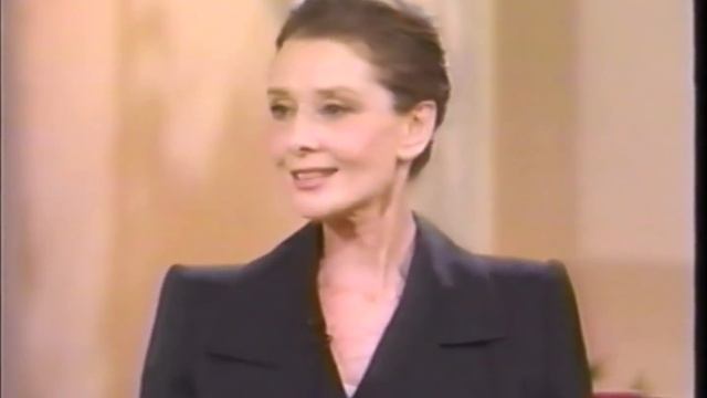 Audrey Hepburn interview on Donahue (not complete)--1990 смотреть онлайн