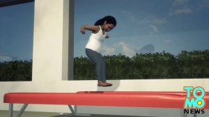 Девочка-гимнастка, прыгавшая на батуте, случайно вылетела в окно