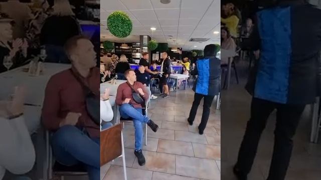 ?? Новые вершины украинских музыкальных звёзд! Зебров теперь поёт на заправках, что дальше?
