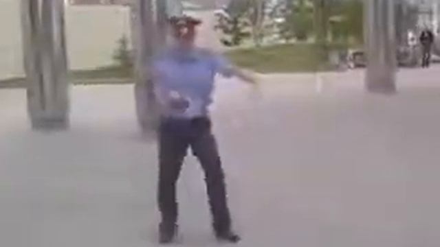 Танцующий мент смотреть онлайн